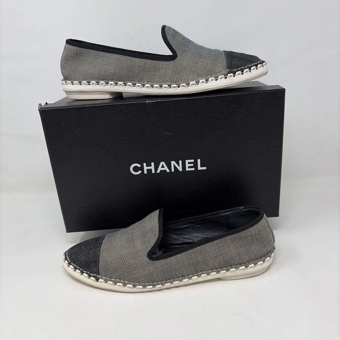 Pre-Owned Chanel Grey Canvas Shoe Size 9.5 Designer Shoes