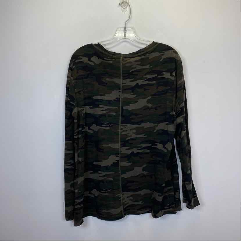 Pre-Owned Size XL Sanctuary Green Camo Top