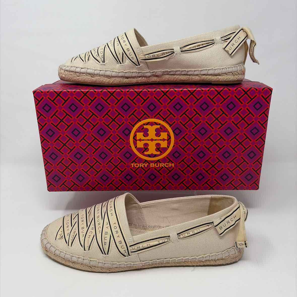 Pre-Owned Shoe Size 7.5 Tory Burch Beige Loafer