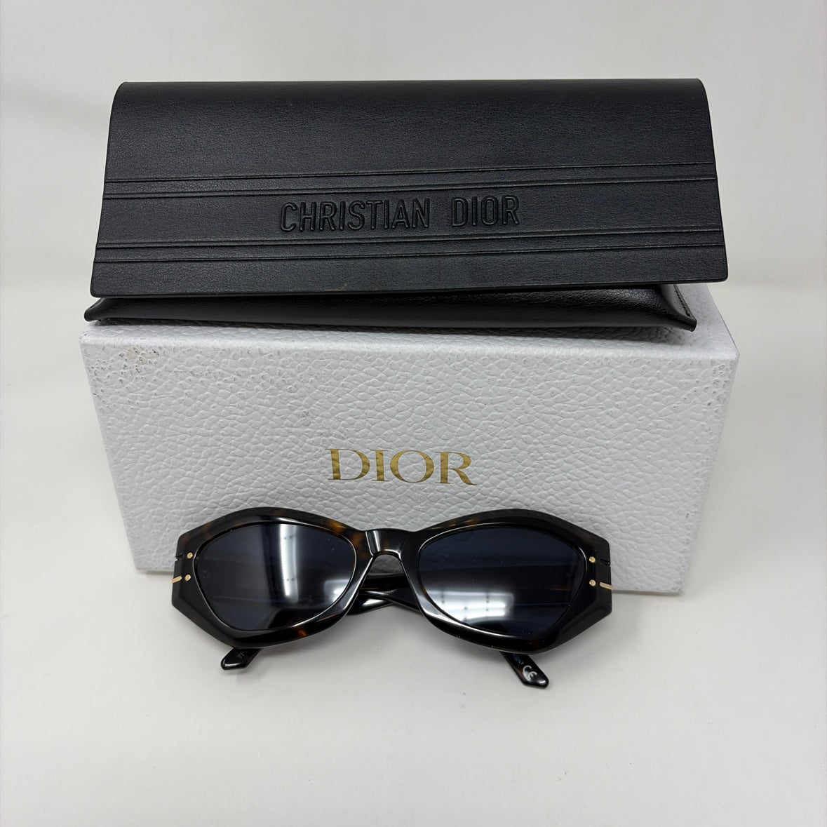 Pre-Owned Dior Tortoise Plastic Designer Sunglasses