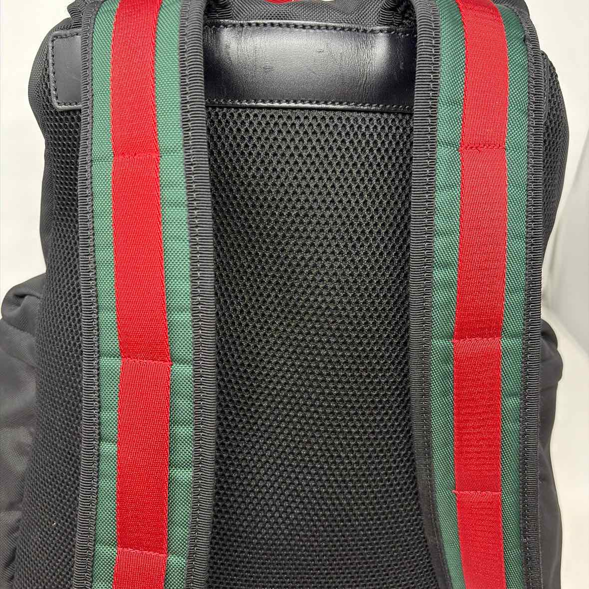 Pre-Owned Gucci Black Nylon Designer Handbag