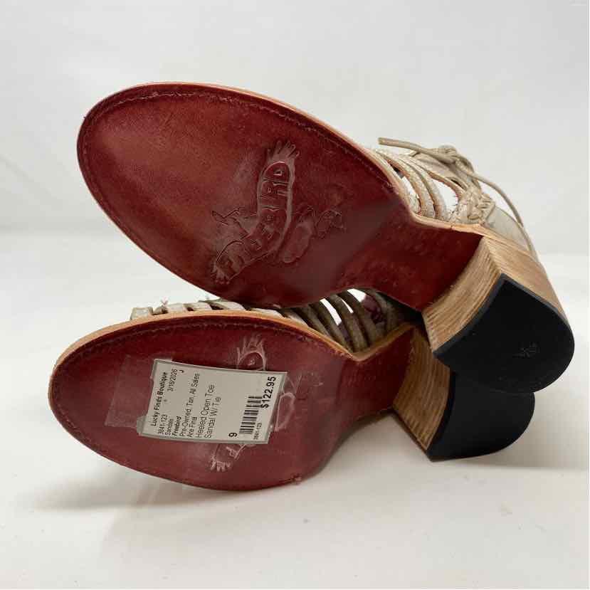Pre-Owned Shoe Size 9 Freebird Tan Sandals