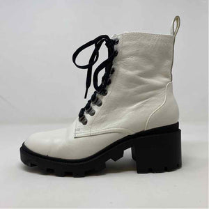 Pre-Owned Shoe Size 9 BP White Booties
