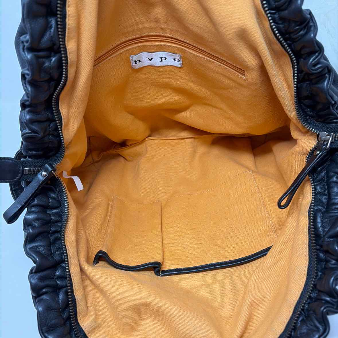 Pre-Owned Hype Black Leather Handbag