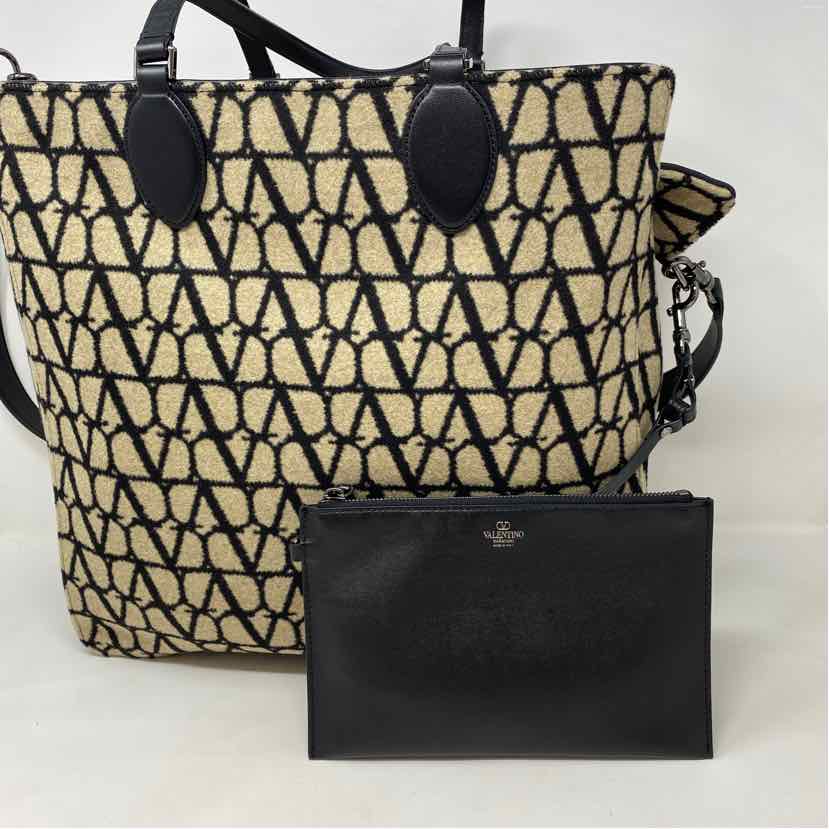 Pre-Owned Valentino Taupe Wool Designer Handbag