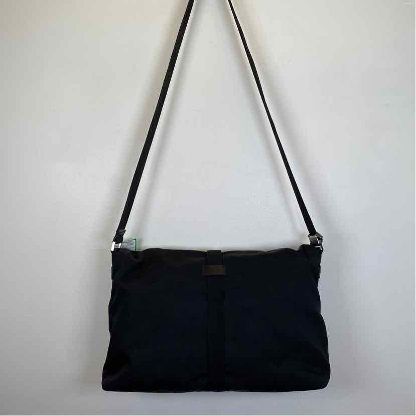 Pre-Owned Gucci Black Nylon Designer Handbag