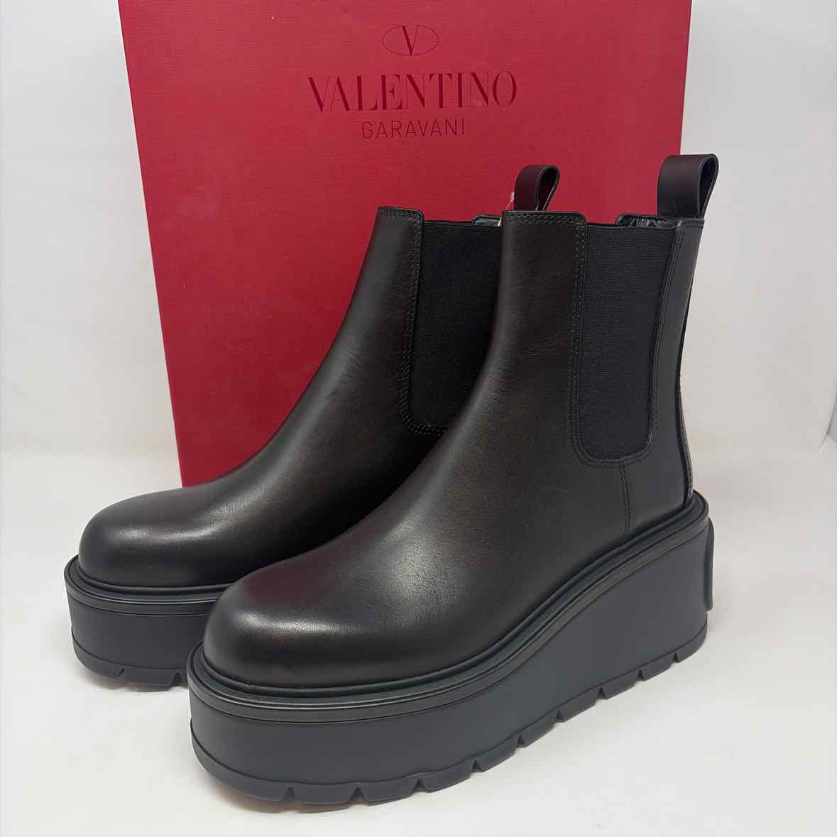 Pre-Owned Valentino Black Leather Shoe Size 9.5 Designer Shoes