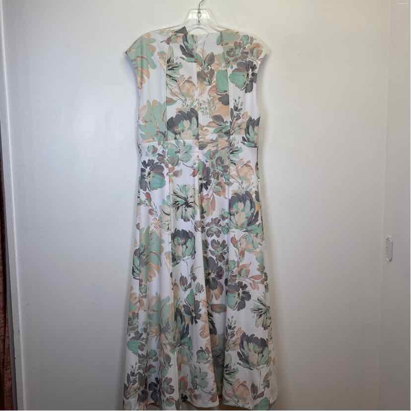 Pre-Owned Size 10/L Calvin Klein White Floral Casual Dress