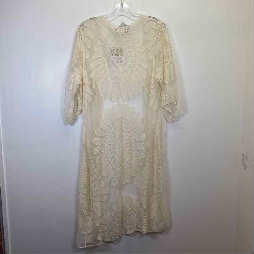 Pre-Owned Rebellion Cream Fabric Shawl