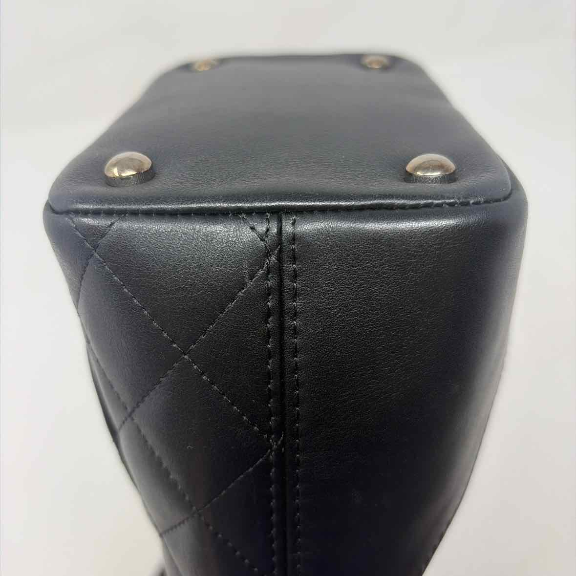 Pre-Owned Chanel Black Leather Handbag