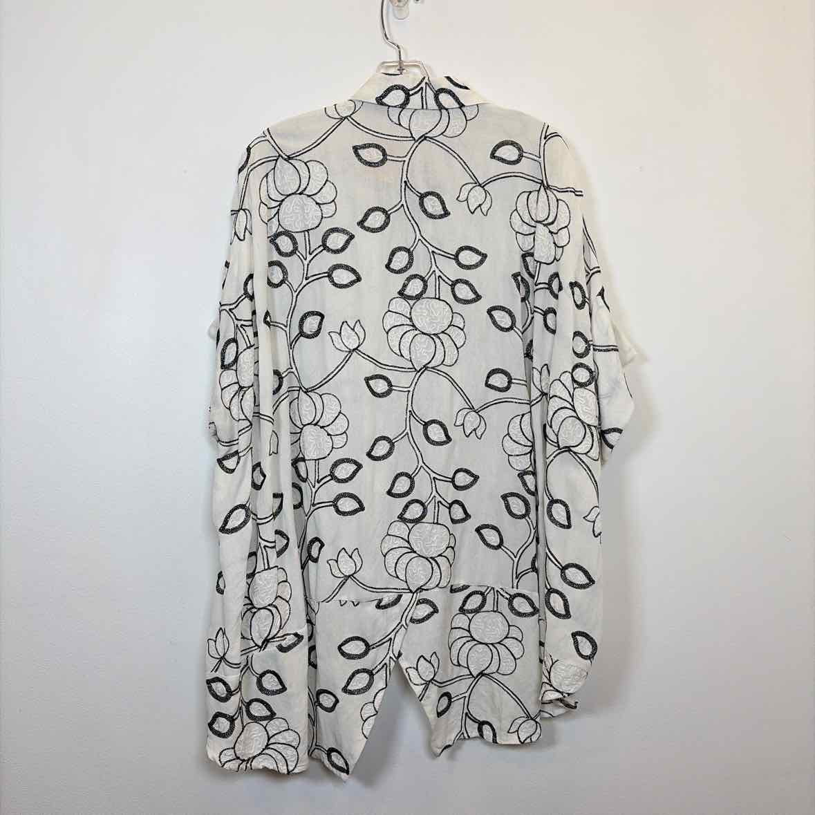 Pre-Owned Size M Made in Italy White/ Black Top