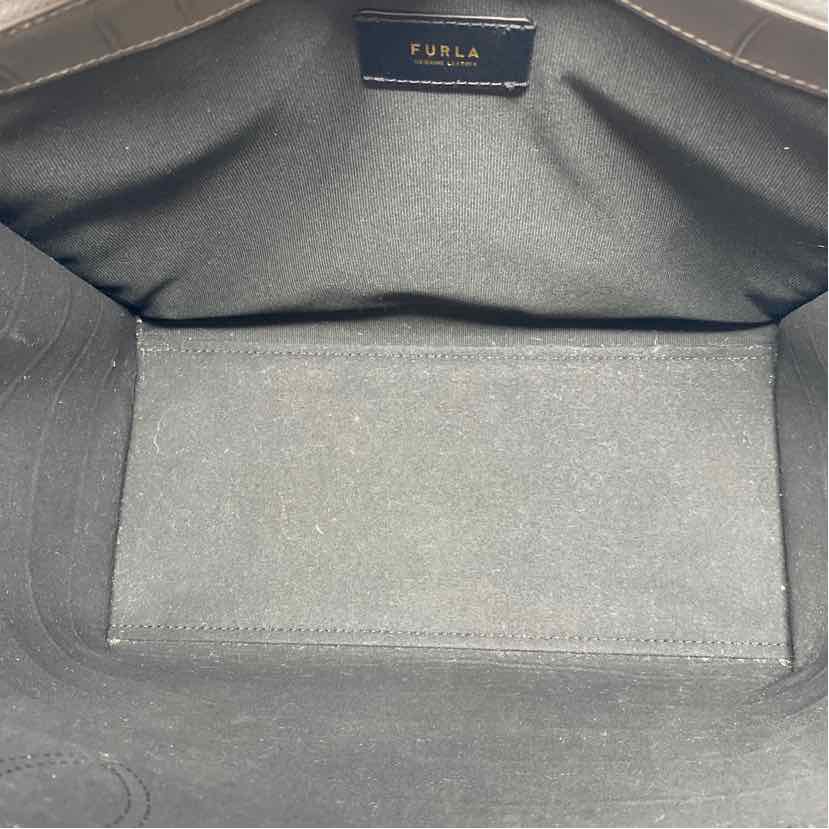 Pre-Owned Furla Grey Leather Handbag
