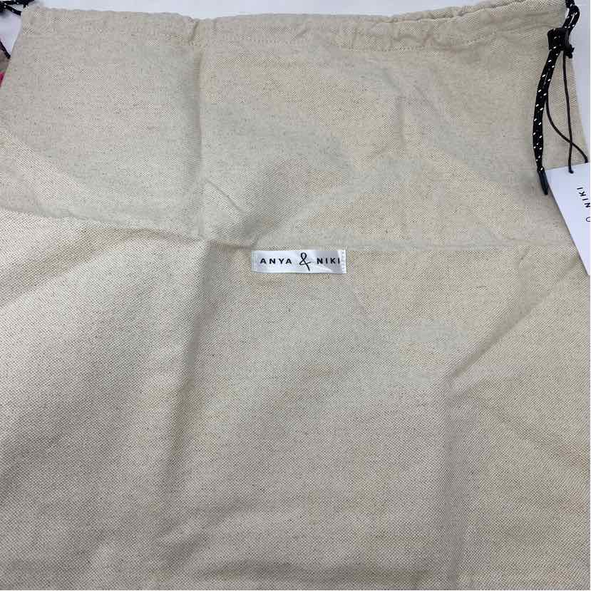 Pre-Owned Anya & Nikki Fuschia Raffia Handbag