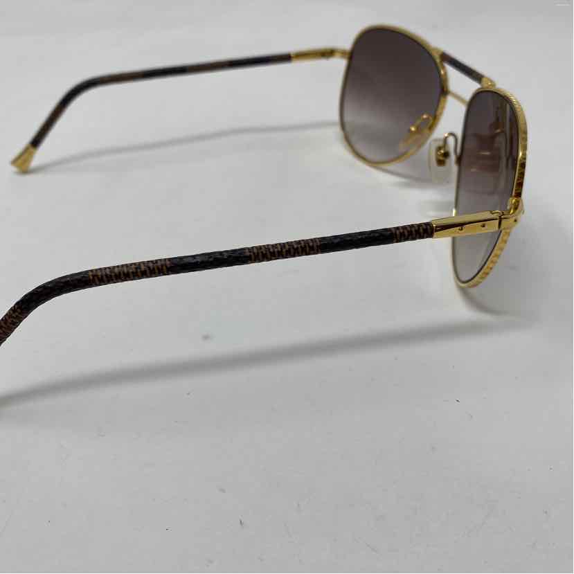Pre-Owned Louis Vuitton Gold Canvas Designer Sunglasses