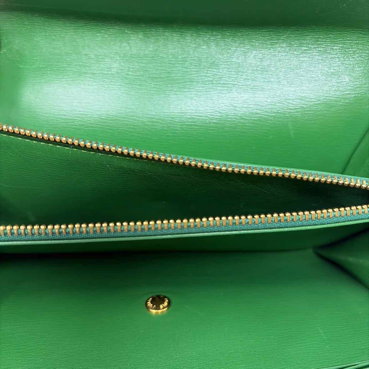Pre-Owned Louis Vuitton Green Leather Designer Wallet