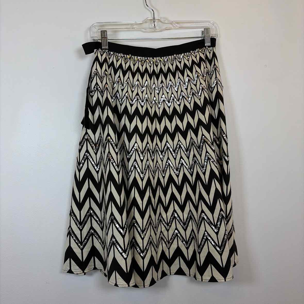 Pre-Owned Size XS BCBG Maxazria Black/White Skirt
