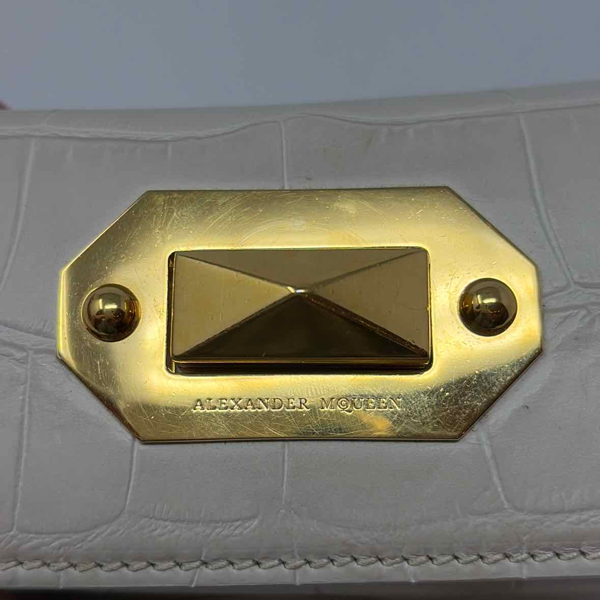 Pre-Owned Alexander McQueen Cream Leather Designer Handbag