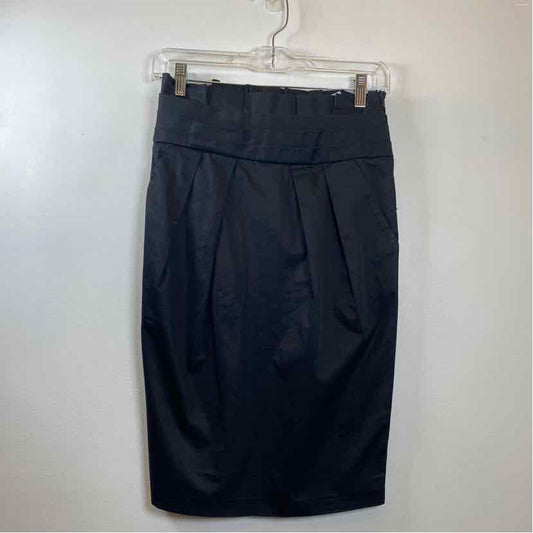 Pre-Owned Size S Love Moschino Black Skirt