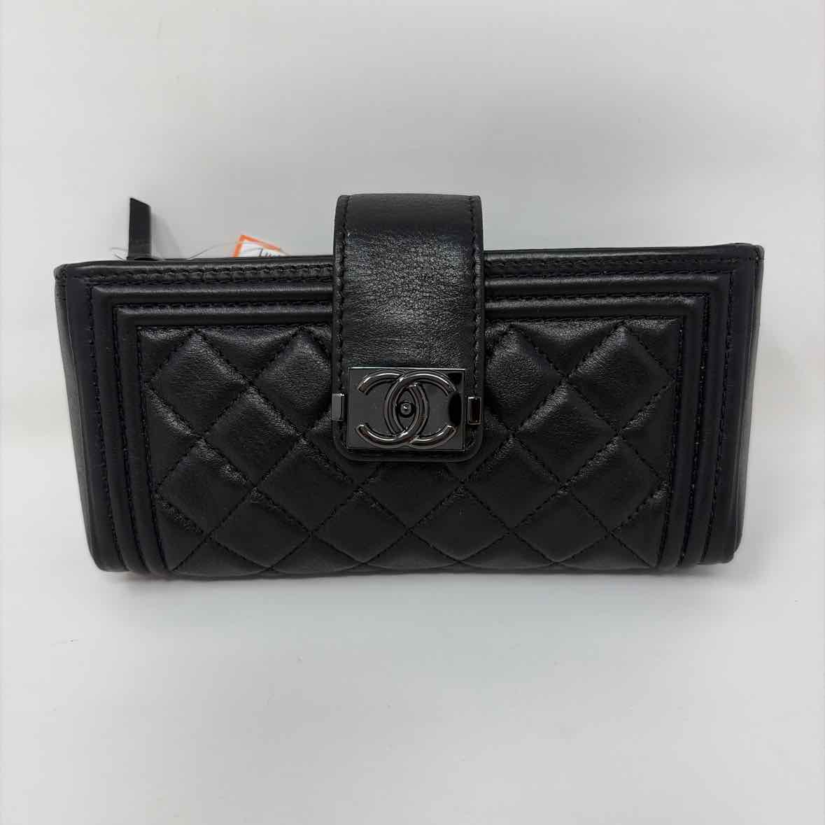 Pre-Owned Chanel Black Leather Designer Wallet