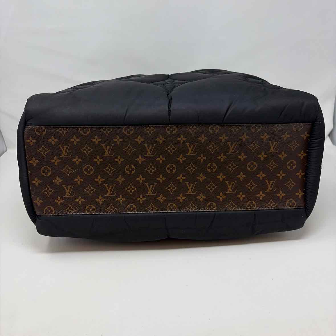 Pre-Owned Louis Vuitton Black/Brown Nylon Designer Handbag