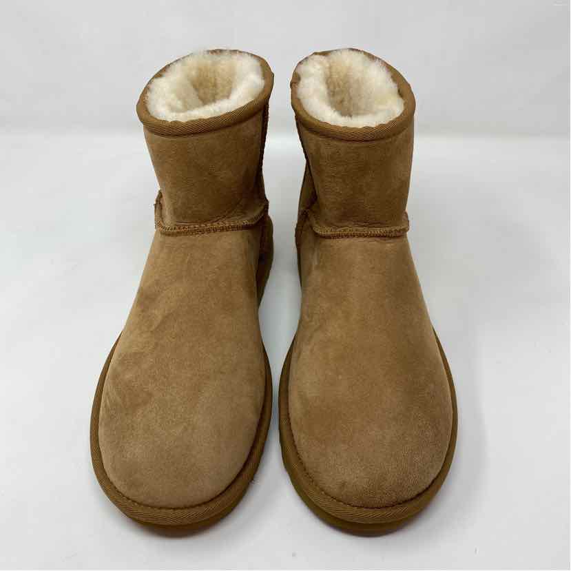 Pre-Owned Shoe Size 10 UGG Chestnut Booties