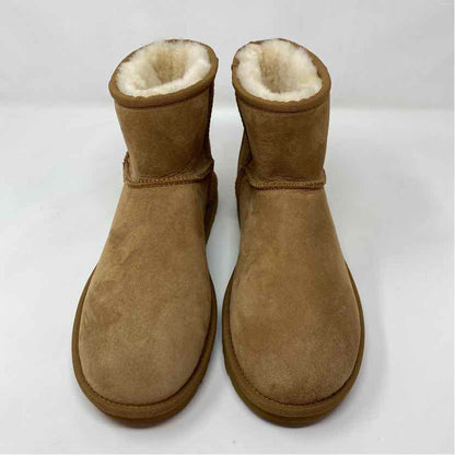 Pre-Owned Shoe Size 10 UGG Chestnut Booties