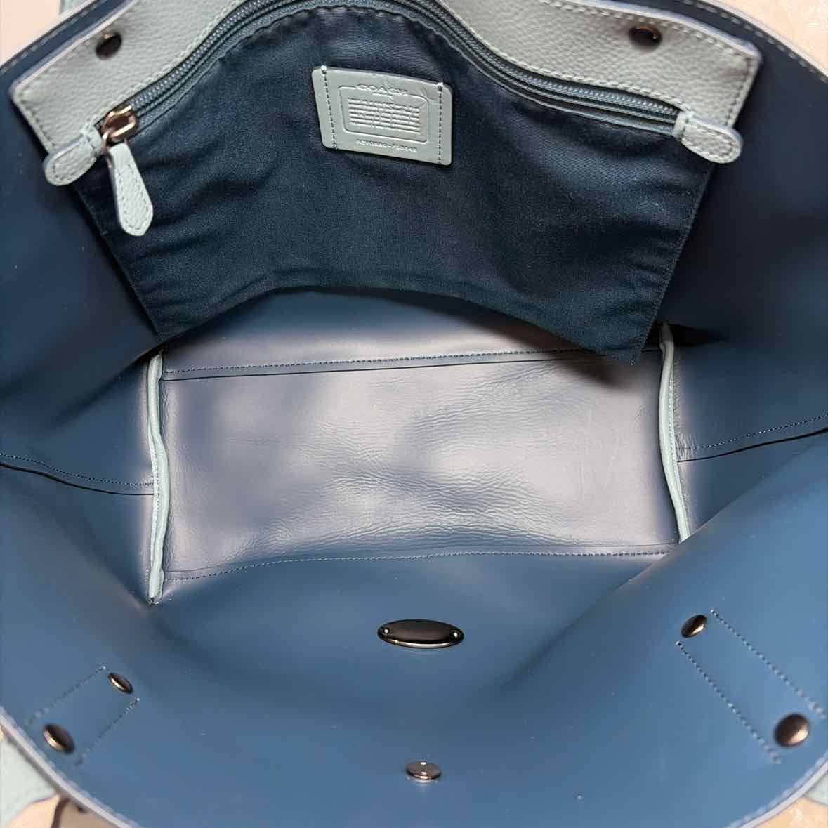Pre-Owned Coach Turqouise Leather Handbag