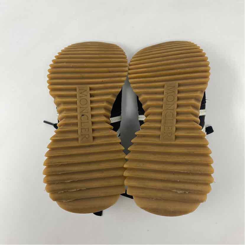 Pre-Owned Moncler Black Nylon Shoe Size 9 Designer Shoes