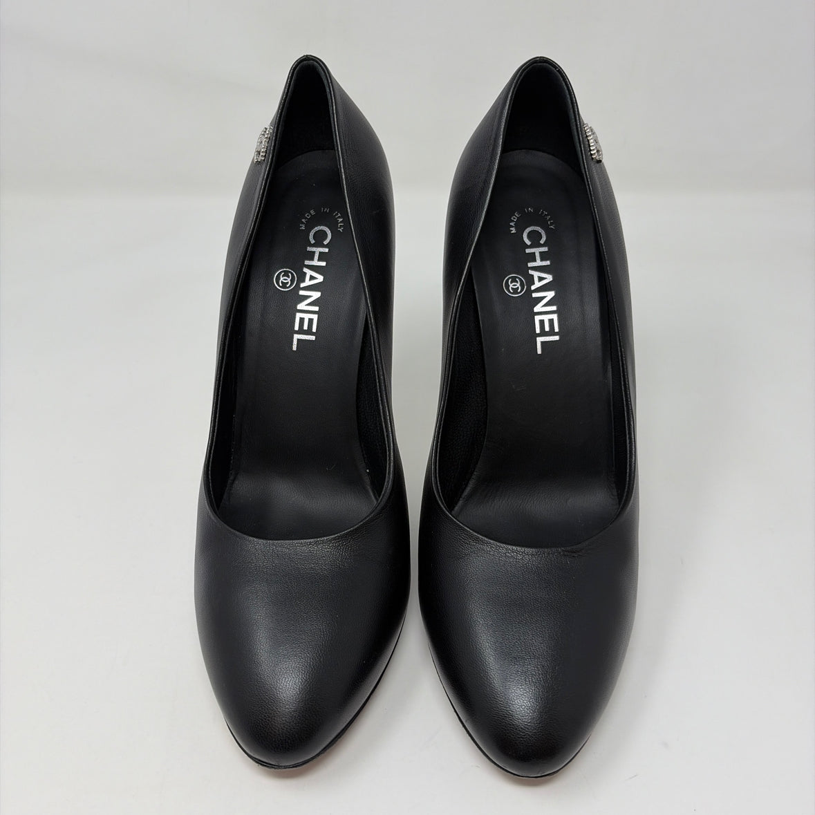 Pre-Owned Chanel Black Leather Shoe Size 9.5 Designer Shoes