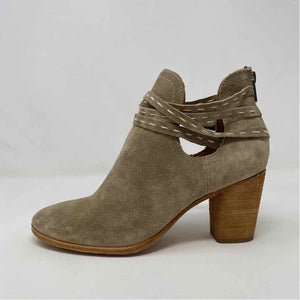 Pre-Owned Shoe Size 7.5 FRYE Beige Booties