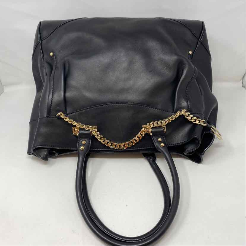 Pre-Owned St John Black Leather Handbag