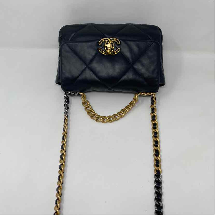 Pre-Owned Chanel Black Leather Designer Handbag