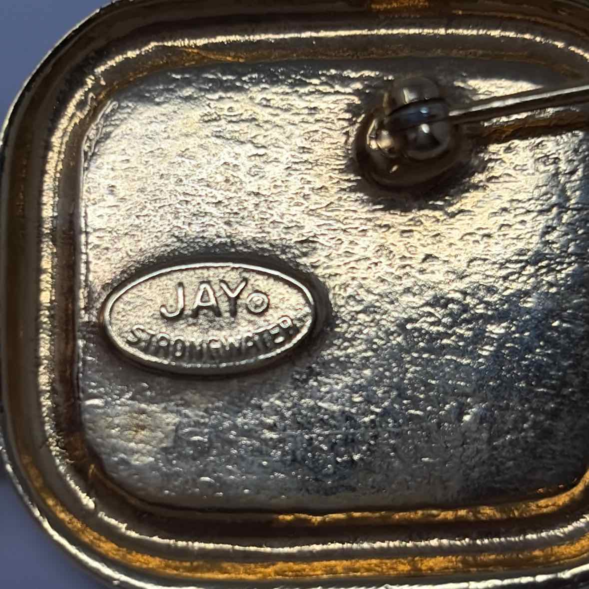 Pre-Owned Black Brooch