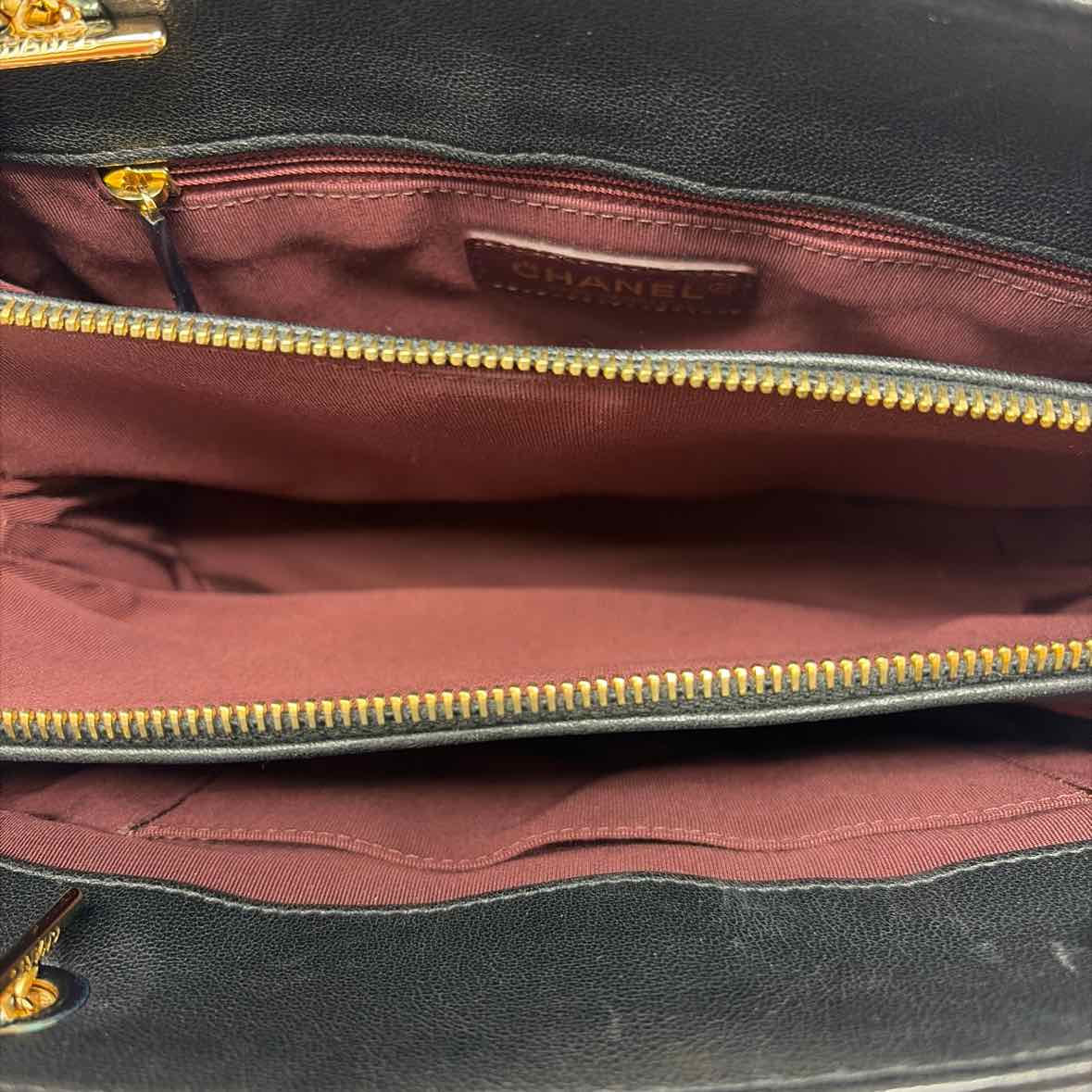 Pre-Owned Chanel Black Leather Designer Handbag