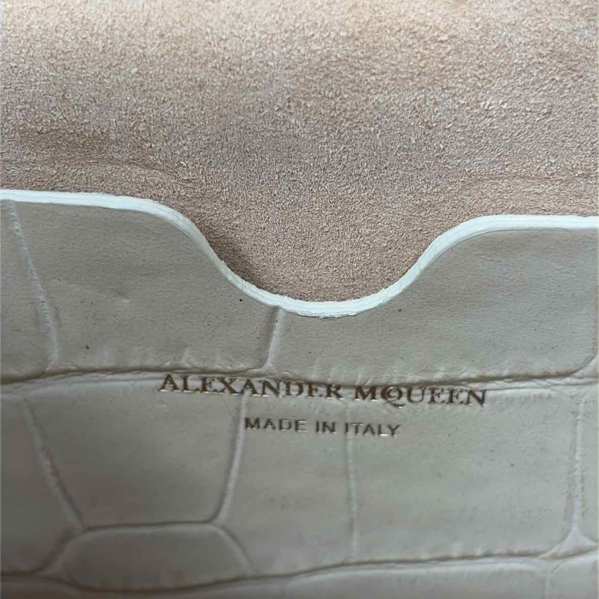 Pre-Owned Alexander McQueen Cream Leather Designer Handbag