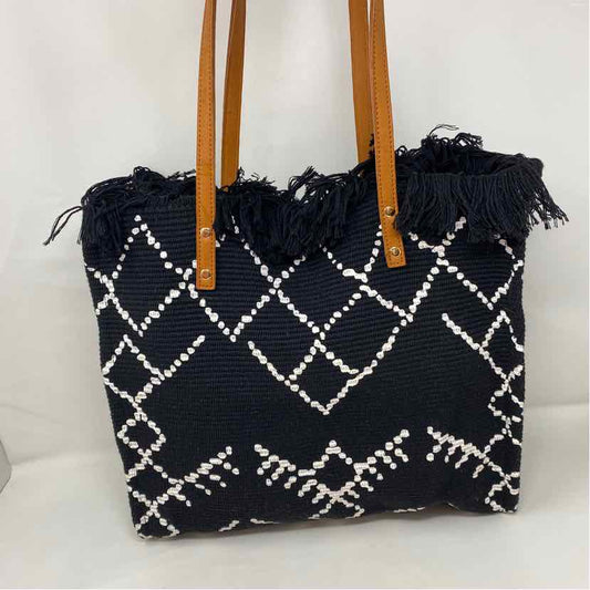 Pre-Owned Boutique Black/White Woven Handbag