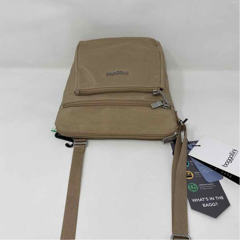 Pre-Owned Baggallini Tan Nylon Handbag