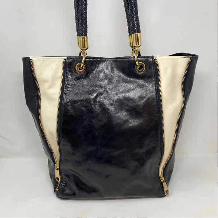 Pre-Owned Badgley Mischka Black Leather Handbag