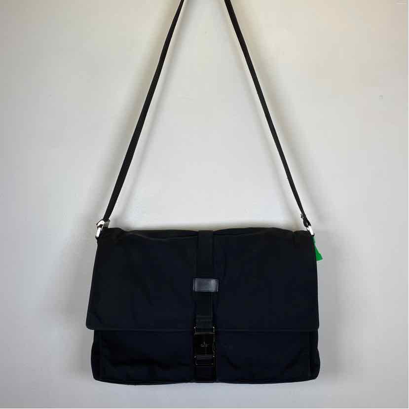Pre-Owned Gucci Black Nylon Designer Handbag