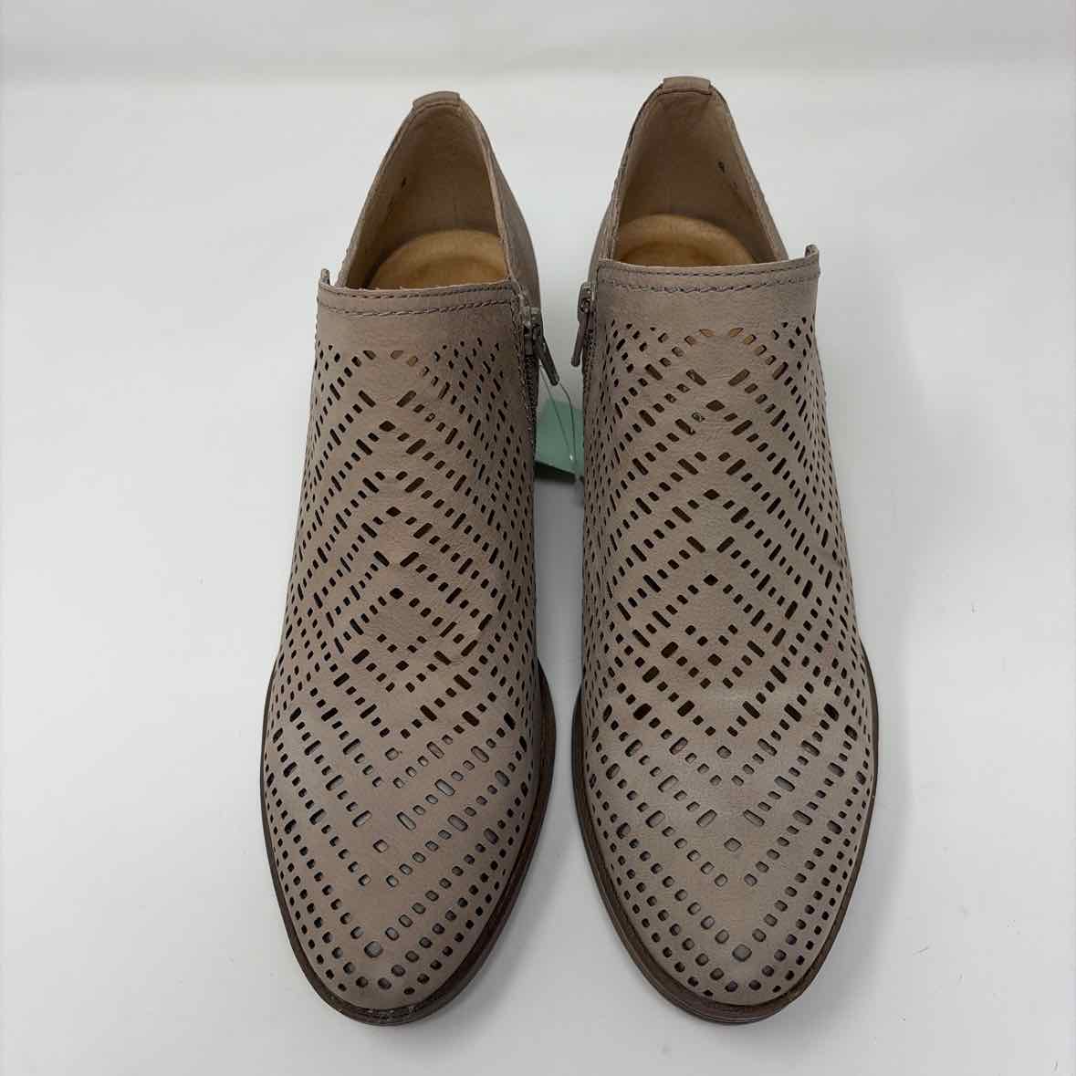 Pre-Owned Shoe Size 9 Naturalizer Tan Booties