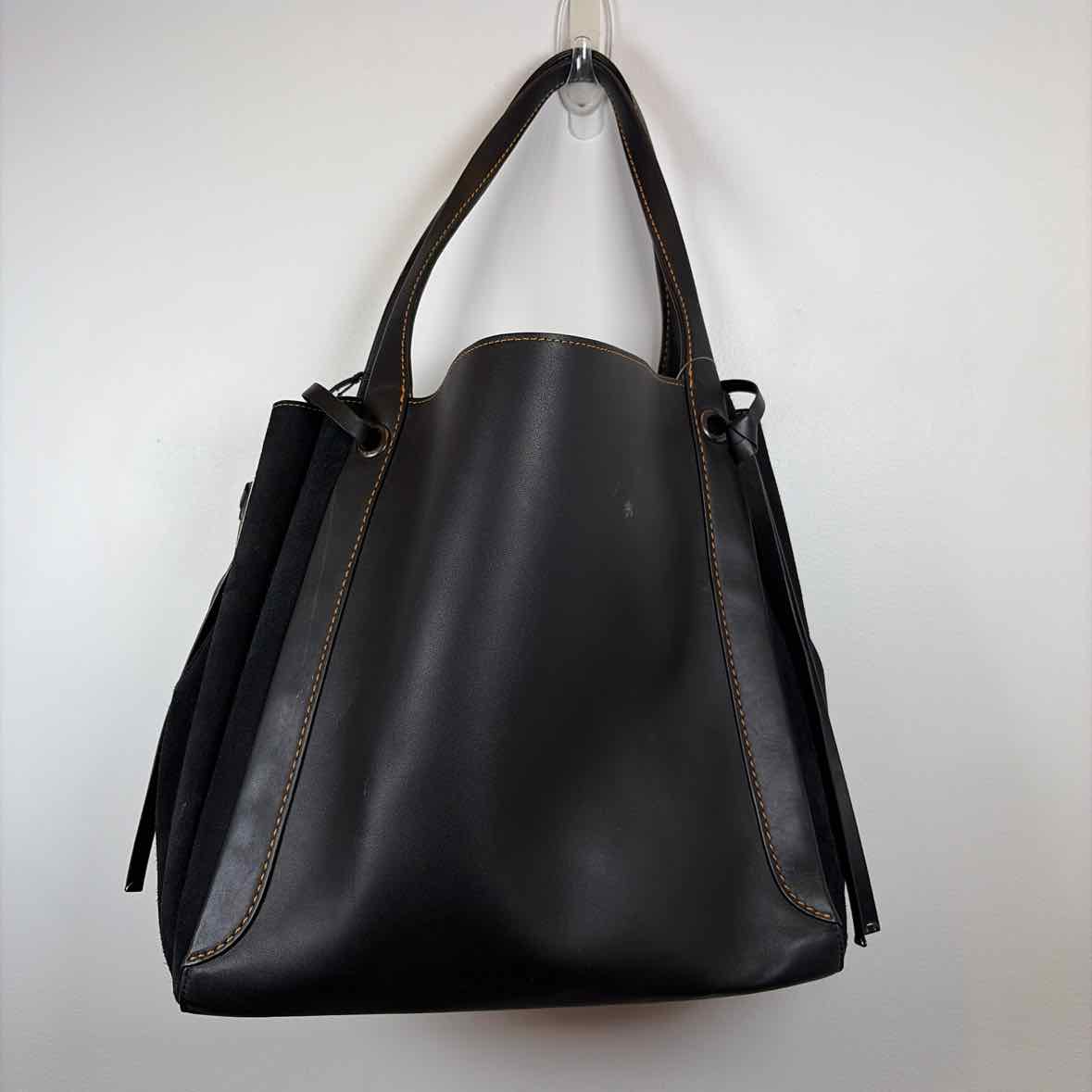 Pre-Owned Coach Black Leather Handbag