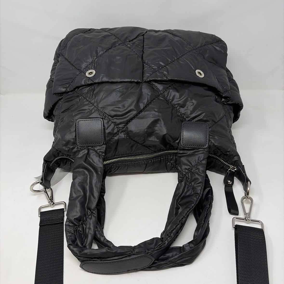 Pre-Owned Sandra Roberts Black Nylon Handbag