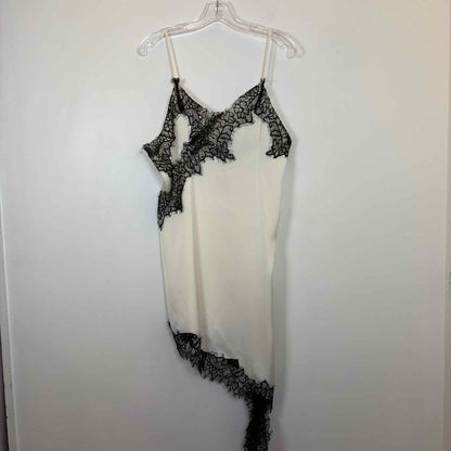 Pre-Owned Size S Boutique White/ Black Casual Dress