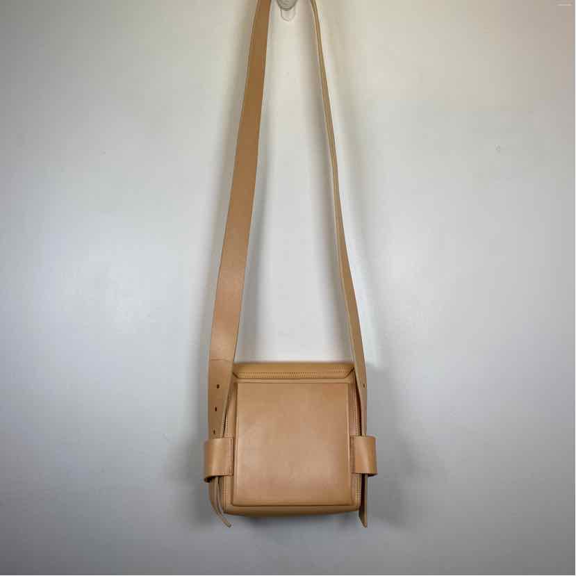 Pre-Owned Ari 500 Beige Leather Handbag