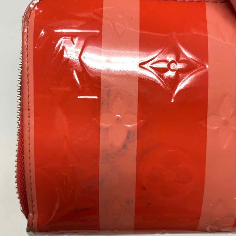 Pre-Owned Louis Vuitton Stripe Multi Patent Designer Wallet