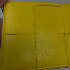 Pre-Owned Bottega Veneta Yellow Leather Designer Wallet