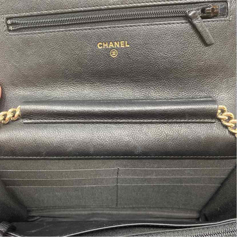 Pre-Owned Chanel Black Leather Designer Handbag
