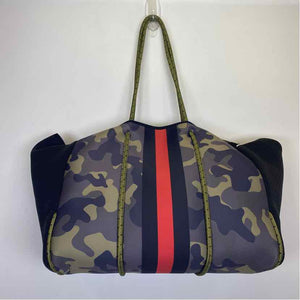 Pre-Owned Boutique Camo Neoprene Handbag