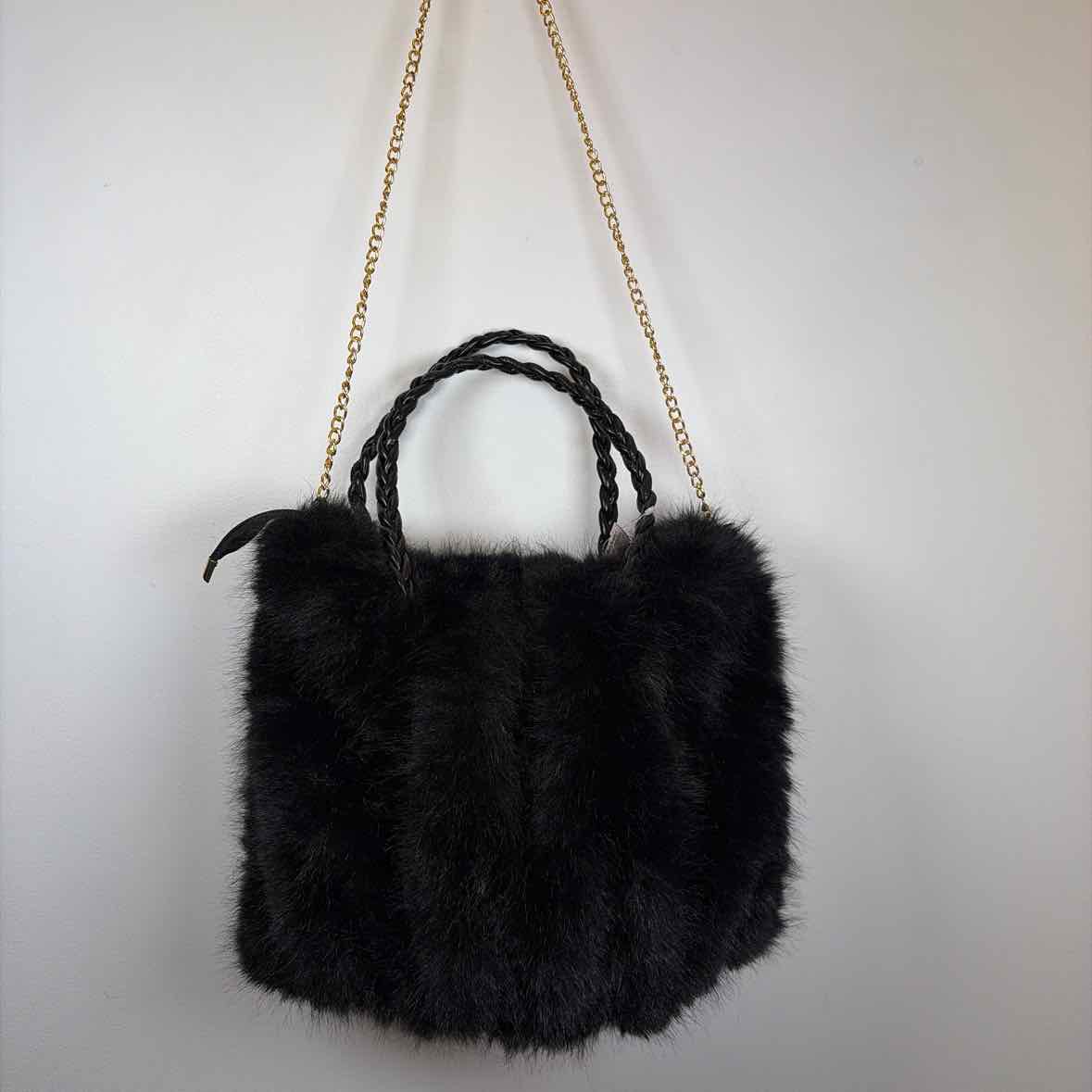 Pre-Owned Boutique Black Faux Fur Handbag