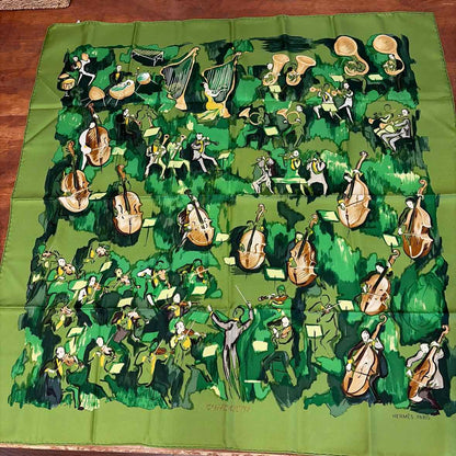 Pre-Owned Hermes Green Silk Designer Scarf